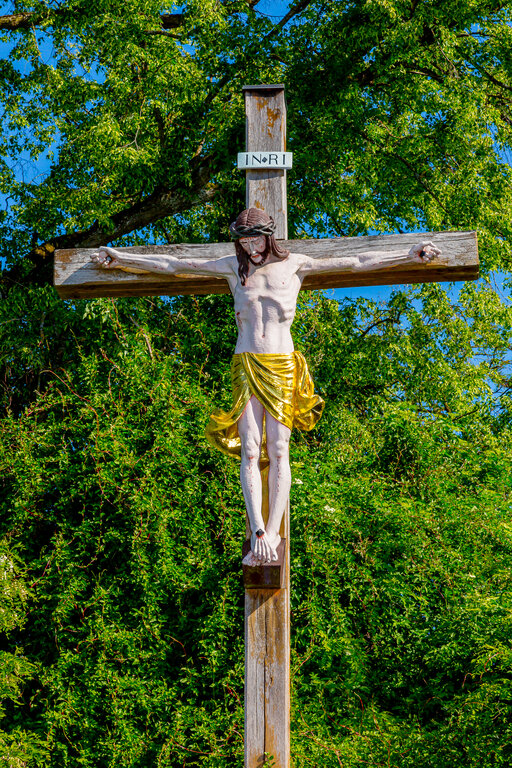 Image: 12 Jesus stirbt am Keruz _JA 32141 Kreuzweg im neuen Friedhof Hohenried.jpg